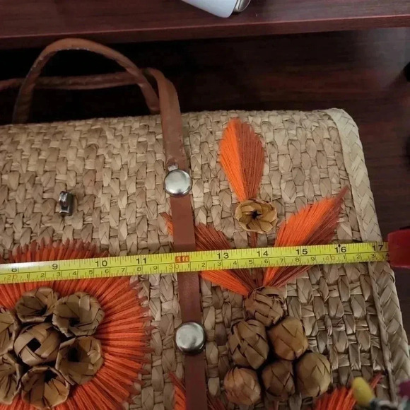 Vintage Woven Huge Straw Bag.  Made in Gutamala - Picture 8 of 12